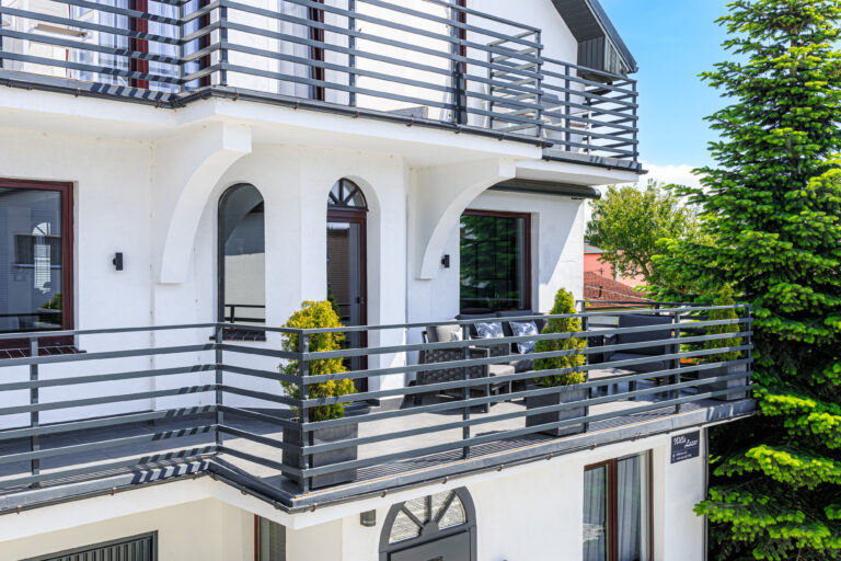 Willa Lazur na booking-13